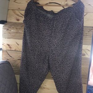 Capri Pants SZ 18 by DIVIDED H&M